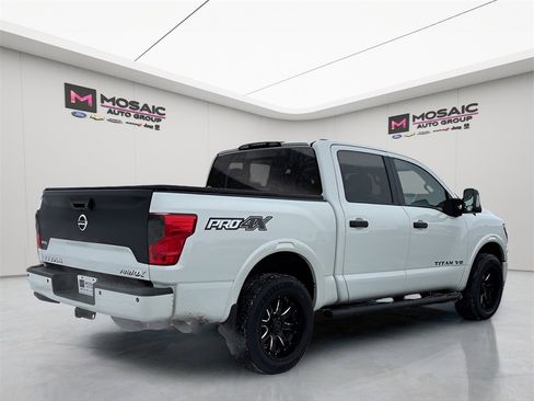 Used 2018 Nissan Titan PRO-4X image 7