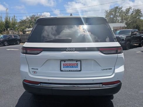 Used 2022 Jeep Grand Cherokee Limited w/ Trailer Tow Prep Group (B) AWD/4WD image 5