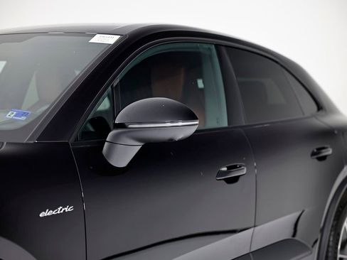 New 2026 Porsche Macan Electric image 12