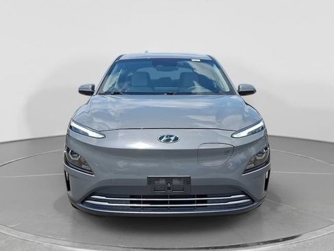 Used 2023 Hyundai Kona SE FWD image 2