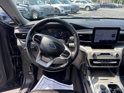 Used 2022 Ford Explorer XLT w/ Equipment Group 202A AWD/4WD image 30