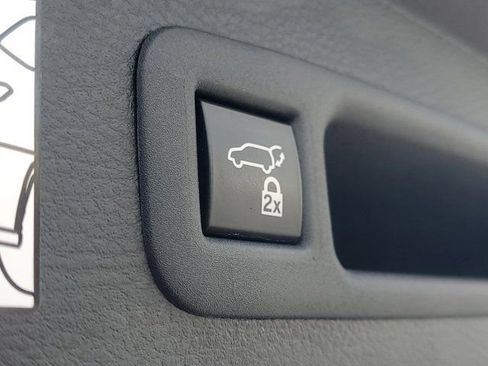 Used 2023 Toyota Sienna XLE FWD image 10