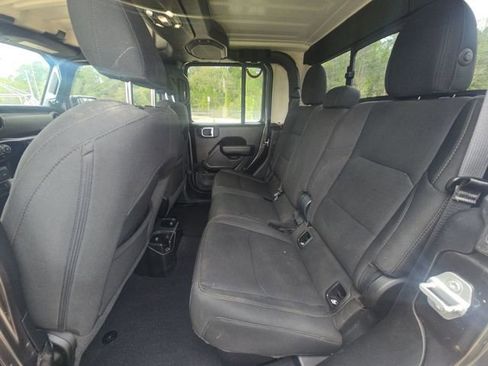 Used 2021 Jeep Gladiator Willys image 9