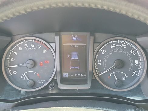 Used 2018 Toyota Tacoma TRD Pro AWD/4WD image 3