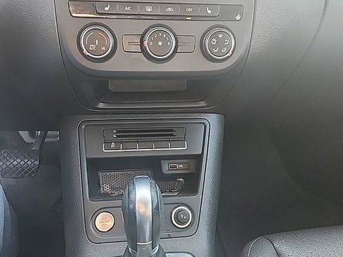 Used 2016 Volkswagen Tiguan S image 14