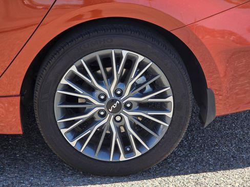 Used 2023 Kia Forte GT-Line w/ GT-Line Premium Package FWD image 9