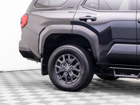 Used 2025 Toyota 4Runner SR5 AWD/4WD image 33
