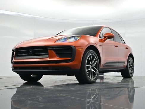 Certified 2024 Porsche Macan AWD/4WD image 27