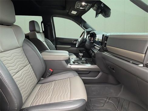 Used 2025 Chevrolet Silverado 1500 ZR2 w/ Technology Package image 40