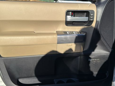 Used 2021 Toyota Sequoia Limited image 6