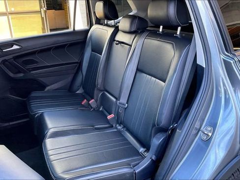 Used 2022 Volkswagen Tiguan SE w/ Panoramic Sunroof Package image 25