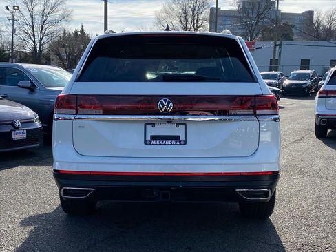 Certified 2024 Volkswagen Atlas SE w/ Panoramic Sunroof Package image 3