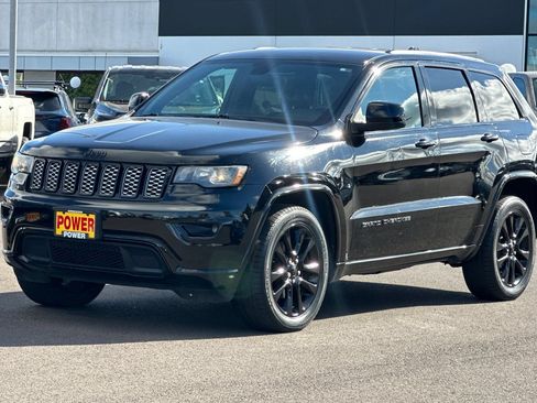 Used 2018 Jeep Grand Cherokee Altitude AWD/4WD image 8