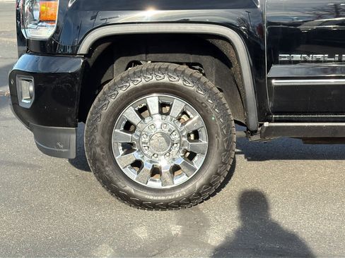 Used 2017 GMC Sierra 2500 Denali w/ Duramax Plus Package image 9