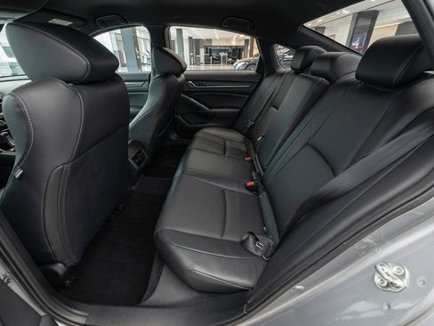 Used 2018 Honda Accord Sport image 7