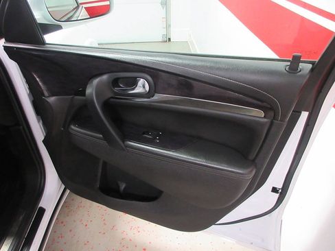 Used 2016 Buick Enclave Leather AWD/4WD image 30