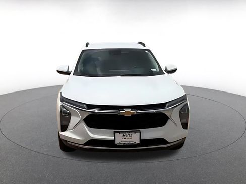 Used 2025 Chevrolet Trax LT w/ LT Convenience Package FWD image 5