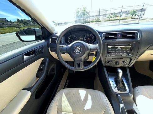 Used 2014 Volkswagen Jetta SE FWD image 16
