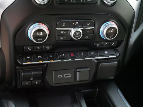 Used 2020 GMC Sierra 1500 SLT w/ SLT Premium Plus Package AWD/4WD image 23
