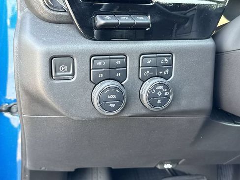 Used 2022 Chevrolet Silverado 1500 ZR2 w/ Technology Package AWD/4WD image 36