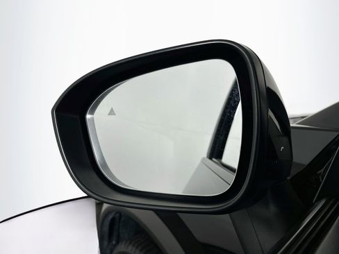 Used 2025 Nissan Rogue SV AWD/4WD image 16