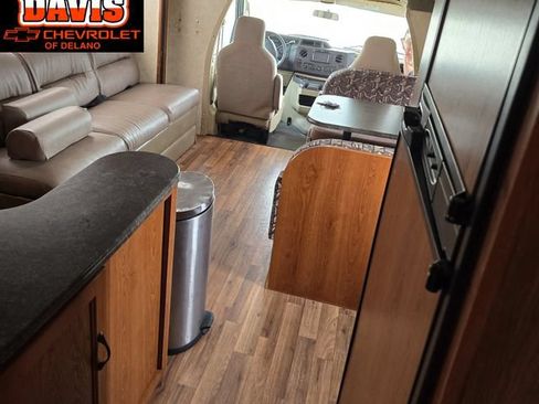 Used 2011 Ford E-450 and Econoline 450 Super Duty w/ Motorhome Prep Pkg RWD image 17