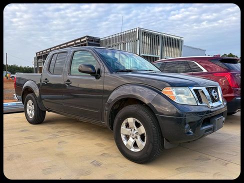 Used 2013 Nissan Frontier SV RWD image 1