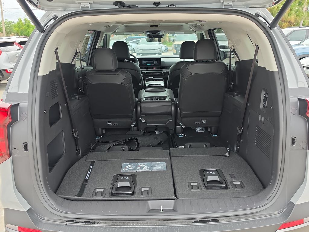 New 2026 Kia Carnival SX w/ SX Dark Edition Package FWD image 10