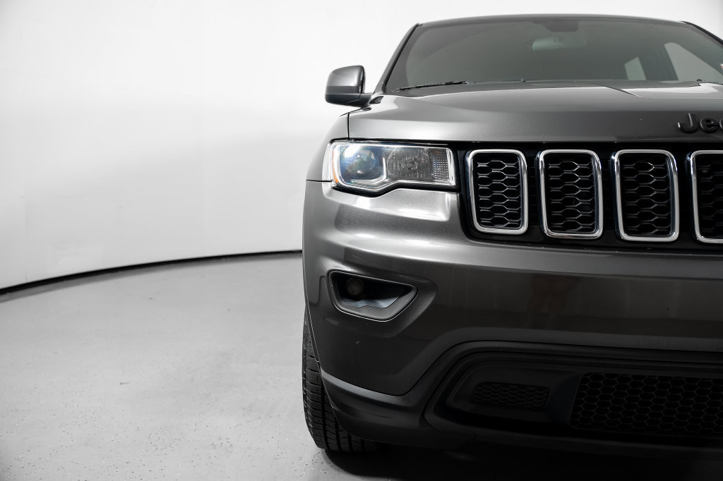 Used 2018 Jeep Grand Cherokee Laredo RWD image 19