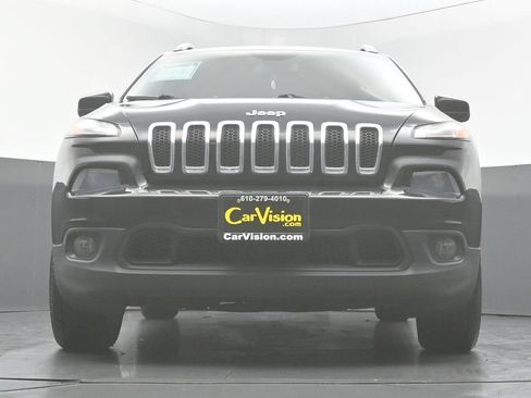 Used 2018 Jeep Cherokee Latitude w/ Safety Group AWD/4WD image 46