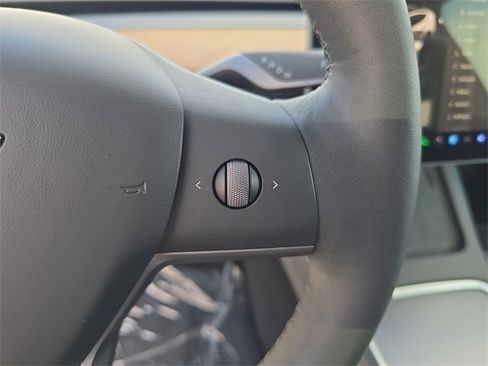 Used 2025 Tesla Model Y Long Range image 24