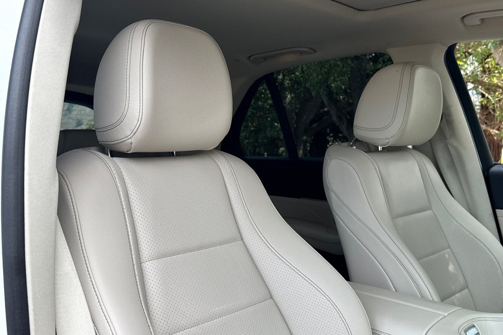 Used 2022 Mercedes-Benz GLE 350 4MATIC w/ Premium Package image 49