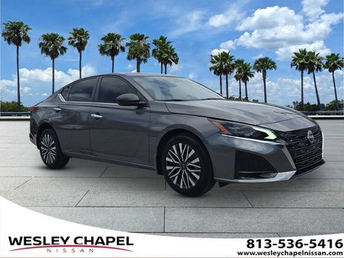 Certified 2024 Nissan Altima 2.5 SV image 1