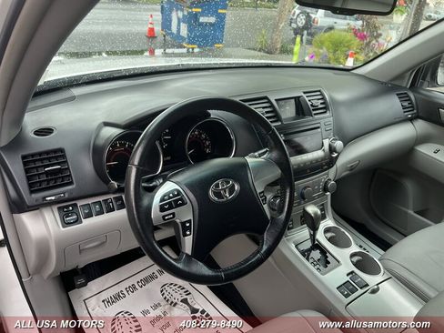 Used 2012 Toyota Highlander SE w/ Tow Pkg AWD/4WD image 17