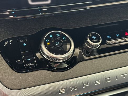 New 2025 Ford Expedition Tremor image 25