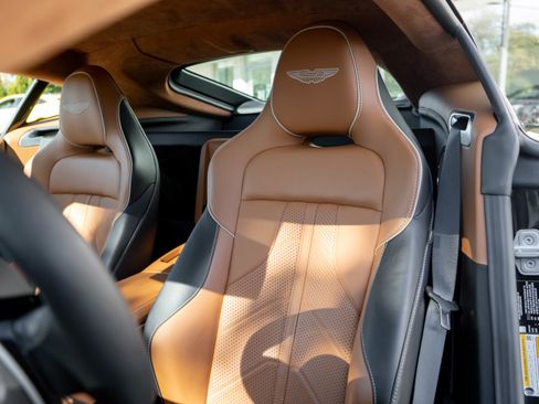 Used 2025 Aston Martin V8 Vantage Coupe image 5