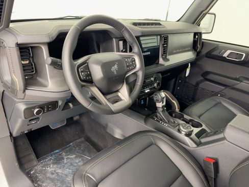 New 2025 Ford Bronco Badlands w/ Sasquatch Package image 4