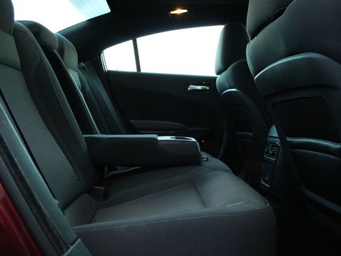 Used 2018 Dodge Charger SXT Plus w/ Blacktop Package image 39