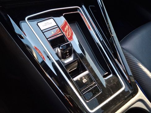 Used 2024 Volkswagen Golf R image 16