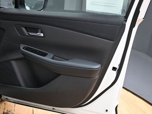 Used 2026 Nissan Leaf SV+ w/ Floor Mat Package (SV+) FWD image 34