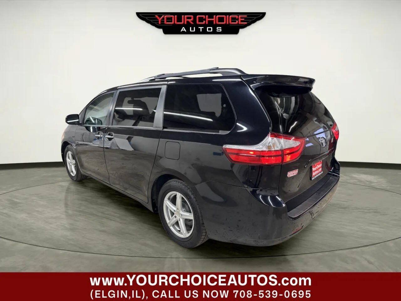 Used 2015 Toyota Sienna XLE FWD image 3