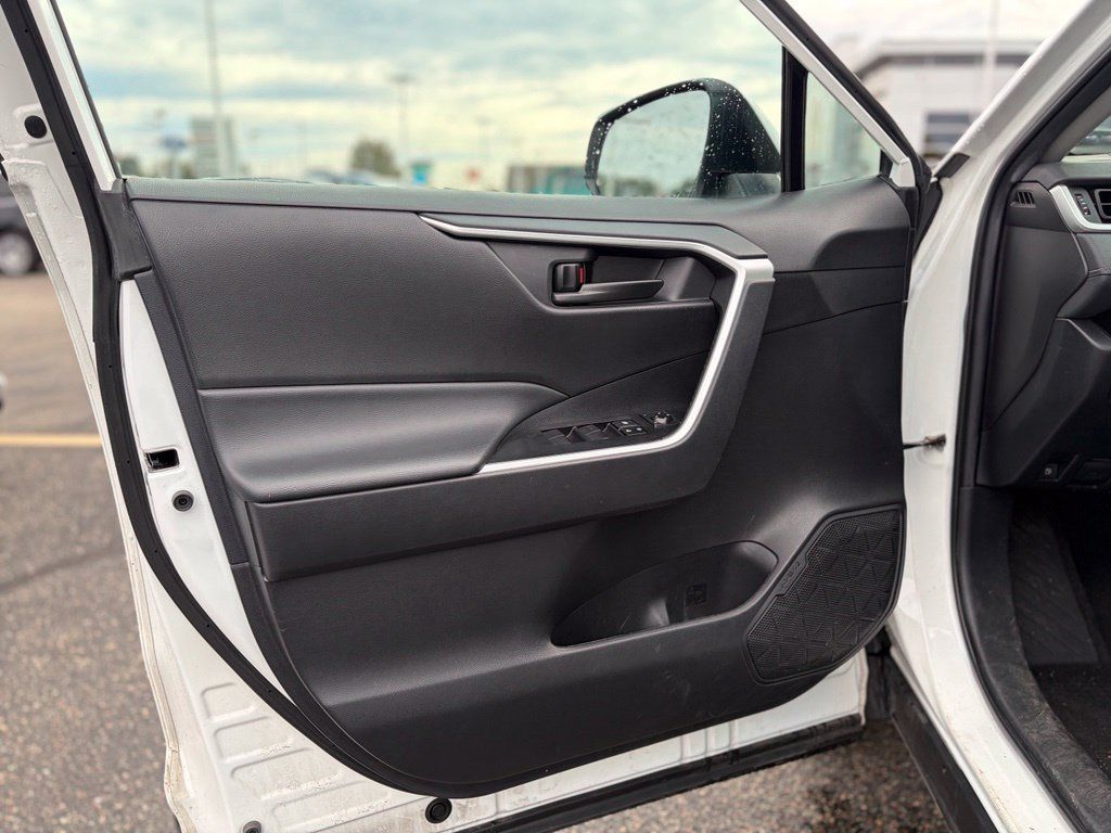 Used 2024 Toyota RAV4 LE AWD/4WD image 17
