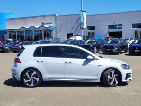 Used 2018 Volkswagen GTI SE FWD image 4