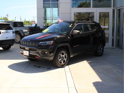 Used 2022 Jeep Compass Trailhawk w/ Trailhawk Elite Group AWD/4WD image 3