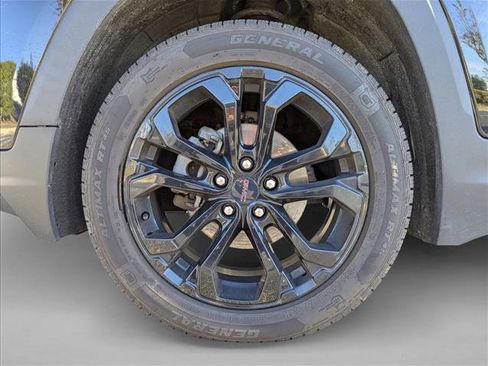 Used 2022 GMC Terrain SLE w/ Driver Convenience Package image 13