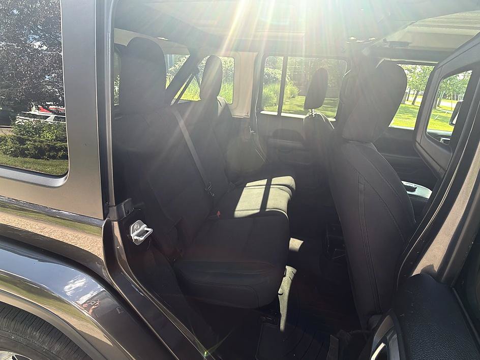 Used 2020 Jeep Wrangler Unlimited Sahara AWD/4WD image 34