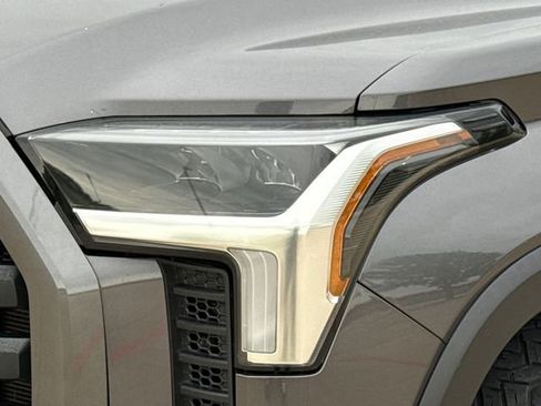 Used 2022 Toyota Tundra SR5 RWD image 4