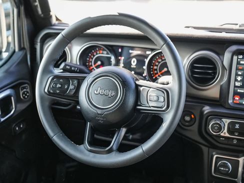 Used 2023 Jeep Gladiator Sport image 14