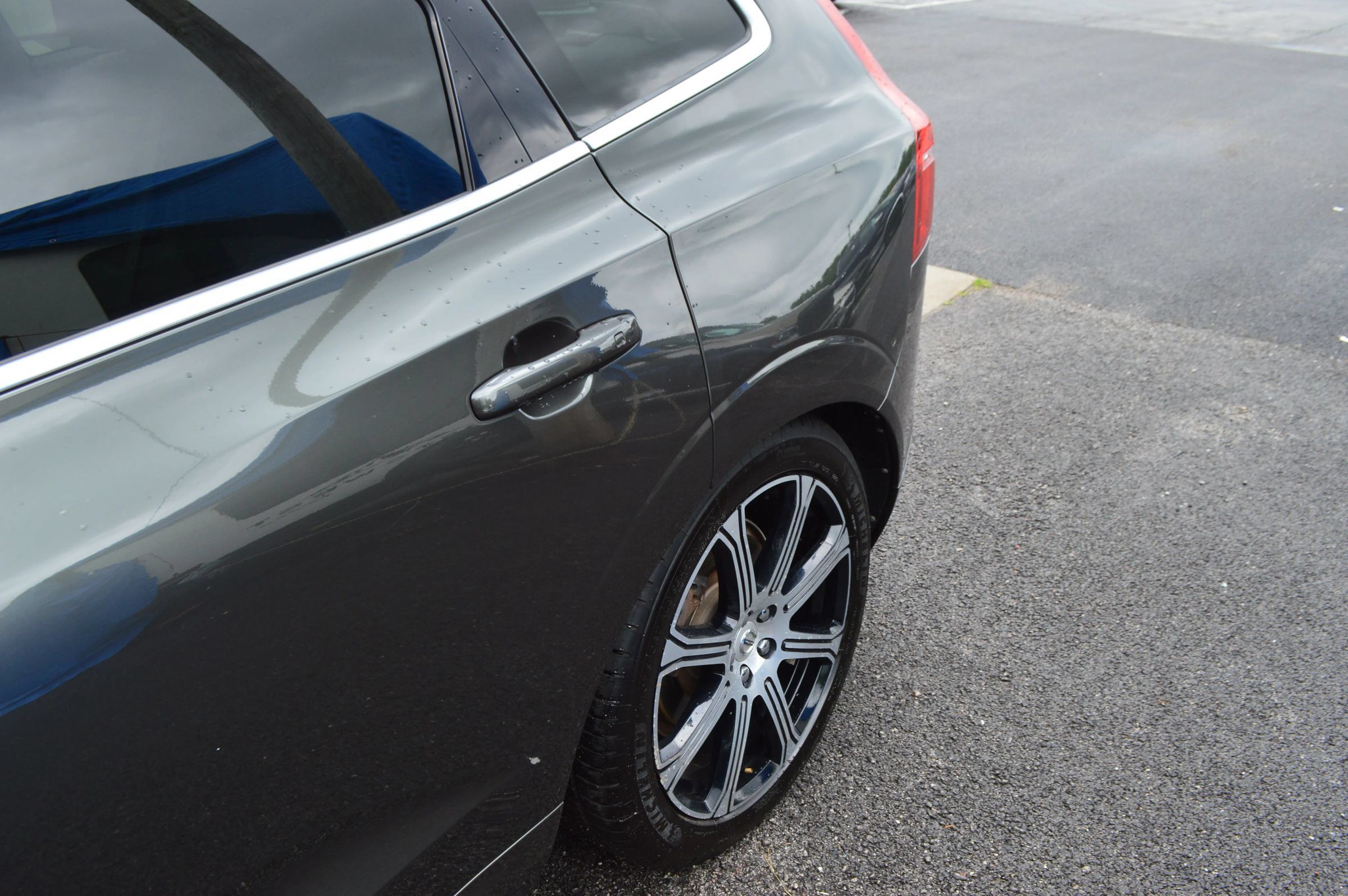 Used 2018 Volvo XC60 T6 Inscription w/ Luxury Seat Package AWD/4WD image 4