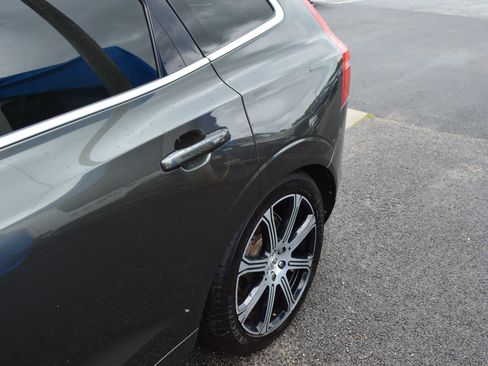 Used 2018 Volvo XC60 T6 Inscription w/ Luxury Seat Package AWD/4WD image 4